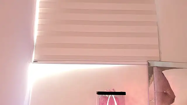 Snapshot of Alissonroses chatting on March 25, 2026, 8:15 pm Alissonroses online show from March 25, 2026, 8:15 pm