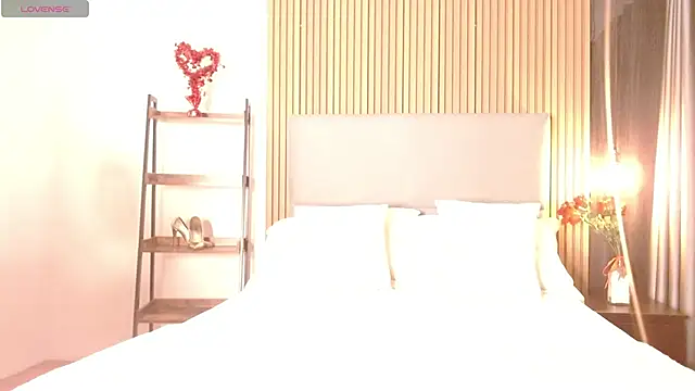 Snapshot of Sienna_Blake_ chatting on October 10, 2025, 8:52 pm Sienna Blake  online show from October 10, 2025, 8:52 pm