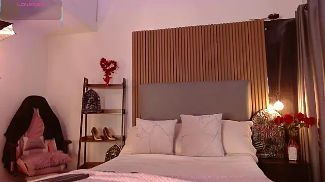 Snapshot of Sienna_Blake_ chatting on October 14, 2025, 8:31 pm Sienna Blake  online show from October 14, 2025, 8:31 pm