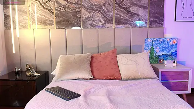 Sienna Blake  online show from March 27, 2026, 2:17 pm