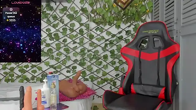 dani-lue online show from November 15, 2025, 1:07 pm