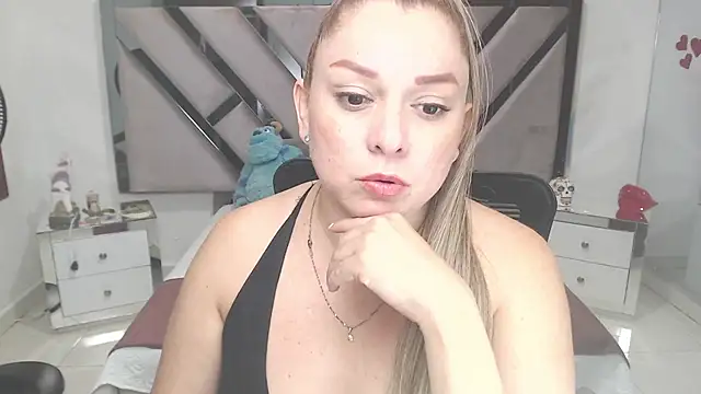 natalia5560 online show from March 13, 2025, 1:40 pm