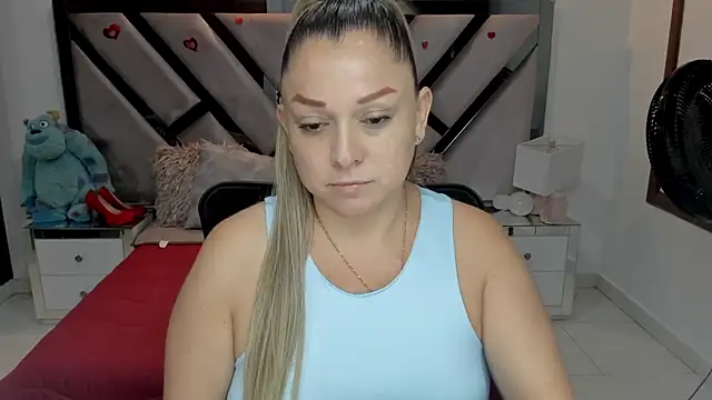 natalia5560 online show from October 21, 2025, 12:39 pm