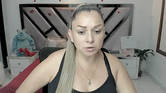 natalia5560 online show from November 12, 2025, 1:00 pm