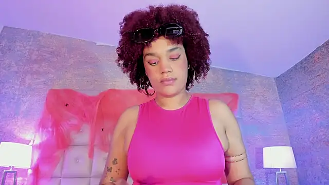 loladupont online show from October 23, 2025, 3:06 am