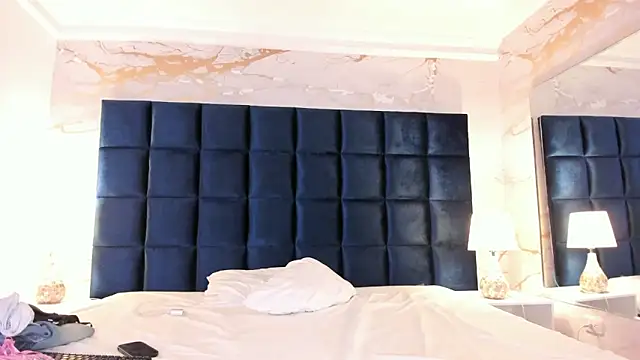 loladupont online show from March 10, 2026, 3:11 am