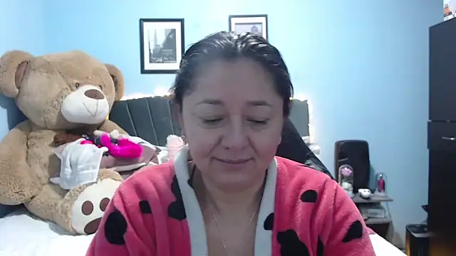 Snapshot of AngelRouss chatting on February 27, 2026, 10:04 am AngelRouss online show from February 27, 2026, 10:04 am