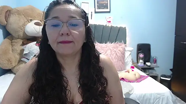 Snapshot of AngelRouss chatting on February 28, 2026, 8:37 am AngelRouss online show from February 28, 2026, 8:37 am