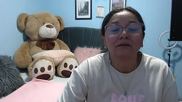 Snapshot of AngelRouss chatting on April 8, 2026, 3:17 am AngelRouss online show from April 8, 2026, 3:17 am