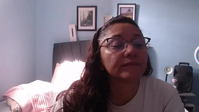 Snapshot of AngelRouss chatting on April 8, 2026, 7:25 pm AngelRouss online show from April 8, 2026, 7:25 pm