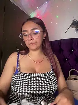 michell boobs  online show from December 19, 2024, 10:21 pm