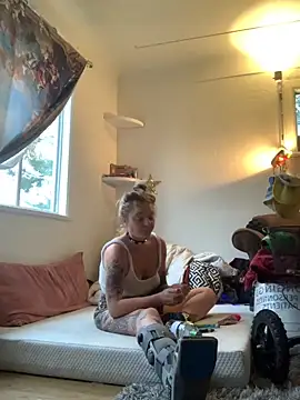 SilverandFox online show from October 18, 2025, 9:59 pm