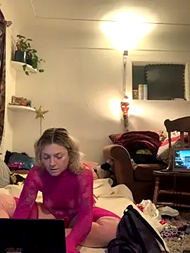 SilverandFox online show from October 31, 2025, 10:49 am