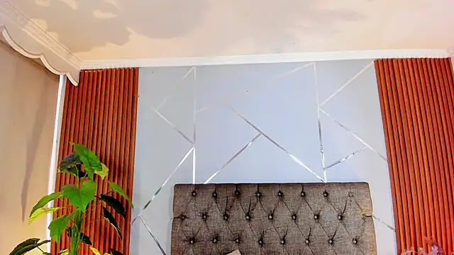 charlottee white online show from December 16, 2025, 8:25 pm