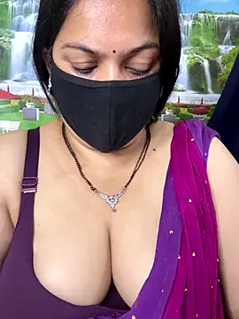 FlatVincy4 online show from September 27, 2025, 4:12 pm