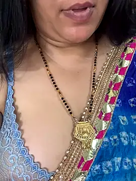 FlatVincy4 online show from October 17, 2025, 4:31 pm