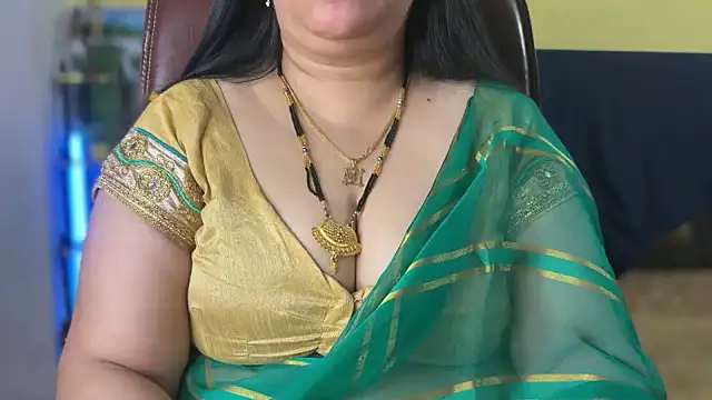 FlatVincy4 online show from February 5, 2026, 4:17 am