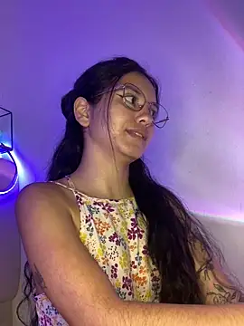 Snapshot of Rosita_forever_ chatting on February 8, 2025, 4:14 pm Rosita forever  online show from February 8, 2025, 4:14 pm