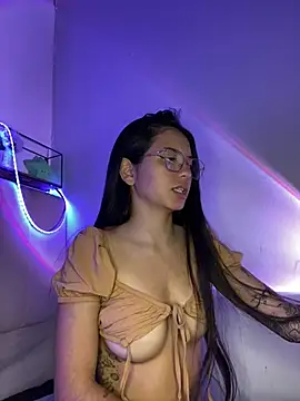Snapshot of Rosita_forever_ chatting on February 17, 2025, 6:59 pm Rosita forever  online show from February 17, 2025, 6:59 pm