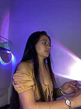 Snapshot of Rosita_forever_ chatting on February 17, 2025, 10:03 pm Rosita forever  online show from February 17, 2025, 10:03 pm