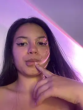 Snapshot of Rosita_forever_ chatting on February 20, 2025, 9:09 pm Rosita forever  online show from February 20, 2025, 9:09 pm