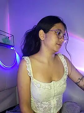 Snapshot of Rosita_forever_ chatting on February 25, 2025, 9:57 pm Rosita forever  online show from February 25, 2025, 9:57 pm