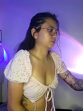 Snapshot of Rosita_forever_ chatting on March 3, 2025, 8:21 pm Rosita forever  online show from March 3, 2025, 8:21 pm
