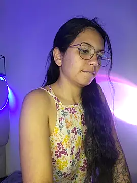 Snapshot of Rosita_forever_ chatting on March 6, 2025, 8:59 pm Rosita forever  online show from March 6, 2025, 8:59 pm