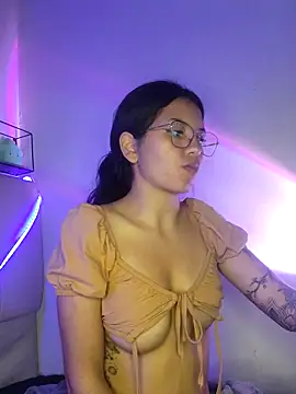 Snapshot of Rosita_forever_ chatting on March 8, 2025, 3:56 pm Rosita forever  online show from March 8, 2025, 3:56 pm
