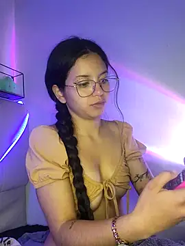 Snapshot of Rosita_forever_ chatting on March 8, 2025, 10:02 pm Rosita forever  online show from March 8, 2025, 10:02 pm