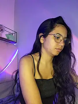 Snapshot of Rosita_forever_ chatting on March 13, 2025, 6:01 pm Rosita forever  online show from March 13, 2025, 6:01 pm