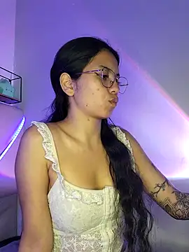 Snapshot of Rosita_forever_ chatting on March 20, 2025, 6:31 pm Rosita forever  online show from March 20, 2025, 6:31 pm