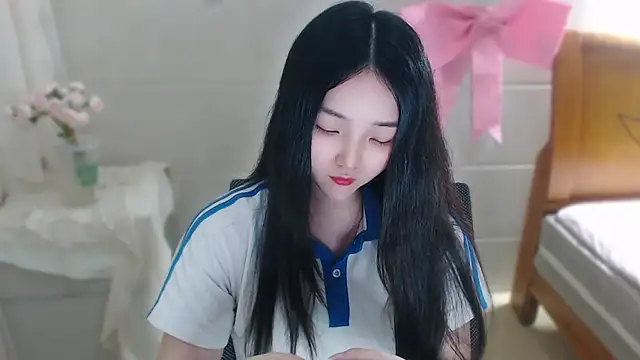 qiqi--- online show from April 25, 2026, 1:41 pm