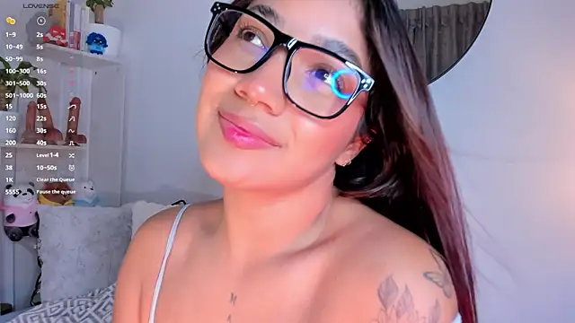 martina roldam online show from February 26, 2025, 11:59 pm