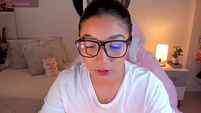 martina roldam online show from March 5, 2025, 1:42 am