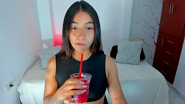 martina roldam online show from May 10, 2026, 1:22 am