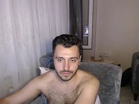 handsomeee04 online show from August 5, 2026, 10:33 pm