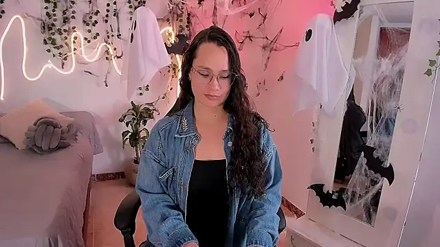 Snapshot of emmaTorres1 chatting on October 22, 2025, 3:23 pm emmaTorres1 online show from October 22, 2025, 3:23 pm