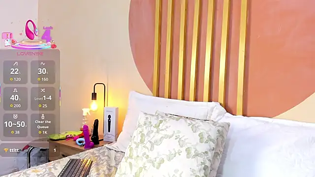 Nicole Angels  online show from November 7, 2025, 7:47 pm