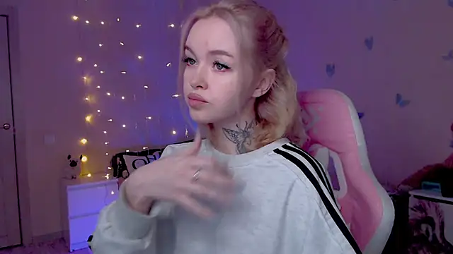 Snapshot of Naughty_Mable chatting on April 6, 2026, 12:52 am Naughty Mable online show from April 6, 2026, 12:52 am