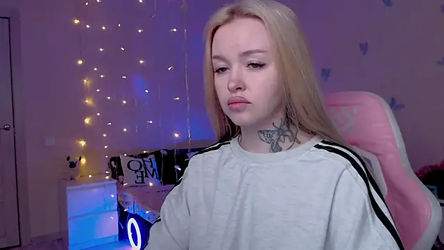 Snapshot of Naughty_Mable chatting on April 14, 2026, 12:16 am Naughty Mable online show from April 14, 2026, 12:16 am