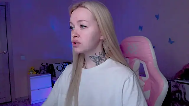 Snapshot of Naughty_Mable chatting on April 28, 2026, 12:42 am Naughty Mable online show from April 28, 2026, 12:42 am