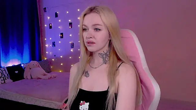 Snapshot of Naughty_Mable chatting on May 15, 2026, 12:39 am Naughty Mable online show from May 15, 2026, 12:39 am