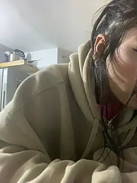 Snapshot of lauuraww chatting on March 5, 2025, 5:50 am lauuraww online show from March 5, 2025, 5:50 am