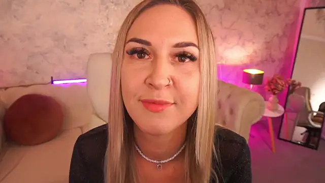 LovelyMollyy online show from October 26, 2025, 11:20 pm