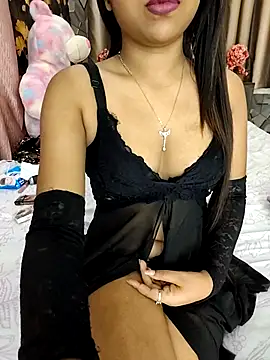 Little  Lia online show from November 12, 2025, 12:22 am