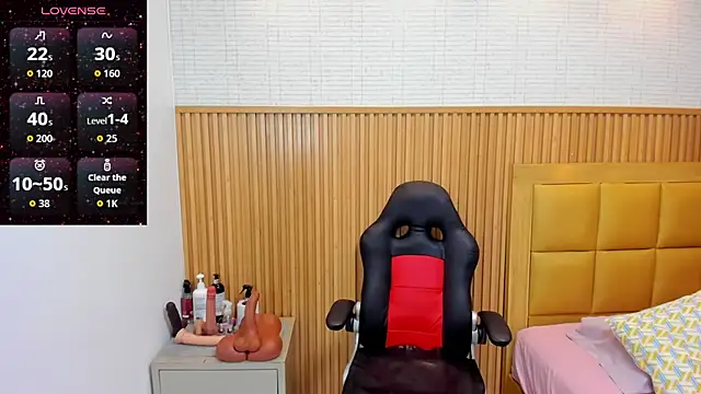 LOLAMAXI online show from November 4, 2025, 3:27 am