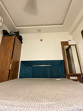 ahista online show from April 17, 2026, 8:45 pm