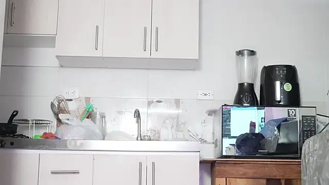 Mara-Bella online show from January 7, 2026, 8:22 pm