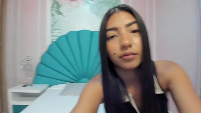 Snapshot of Daphne_Fox_ chatting on February 19, 2025, 5:27 am Daphne Fox online show from February 19, 2025, 5:27 am